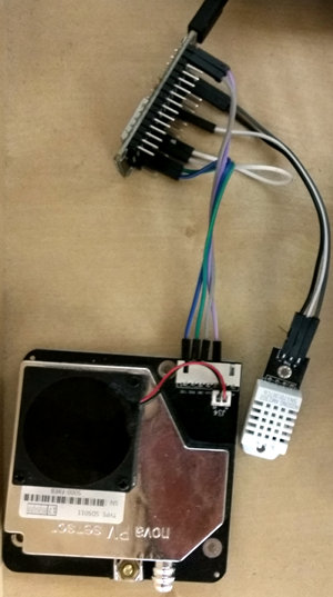 Mikro­controller NodeMCU (ESP8266) + Feinstaubsensor SDS011 + Temperatur-/Luft­feuchtigkeits­sensor DHT22